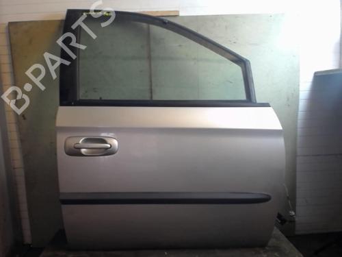 Used Right front door CHRYSLER VOYAGER IV (RG, RS) 2.5 CRD (141 hp) 25645561