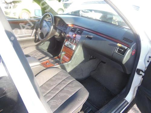 Brugte MERCEDES-BENZ E-CLASS (W210) E 220 D (210.004) 2525075