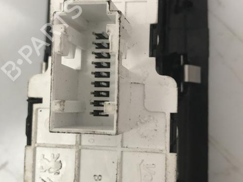 Used Switch Switch PEUGEOT EXPERT Van (V_) 2.0 BlueHDi 150 4x4 (150 hp) 33741807 33741807