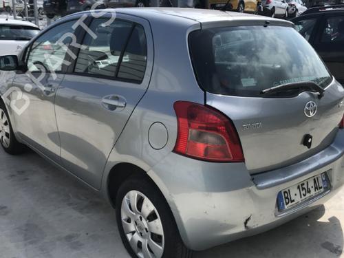 Brugte TOYOTA YARIS (_P9_) 1.3 VVT-i (SCP90_, SCP90R) (87 hp) 4373914