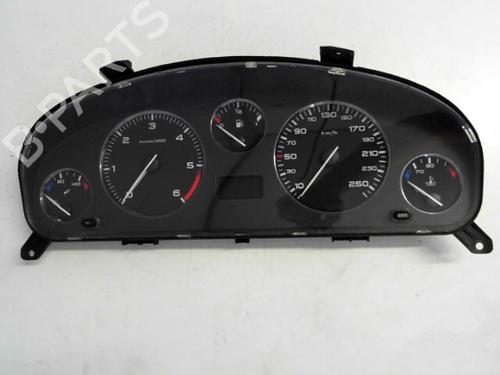 Used Instrument cluster PEUGEOT 406 Coupe (8C) 2.2 HDI (133 hp) 25637339