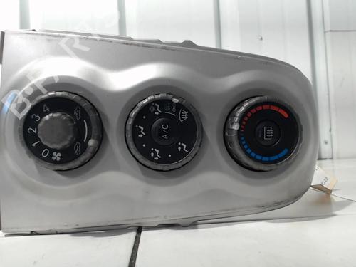 Used Climate control TOYOTA YARIS (_P9_) 1.4 D-4D (NLP90_, NLP90R) (90 hp) 32250015