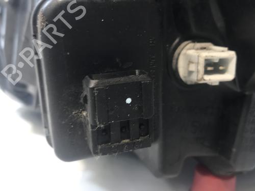 Right headlight TOYOTA YARIS (_P9_) 1.4 D-4D (NLP90_, NLP90R) | BP29412198C29 