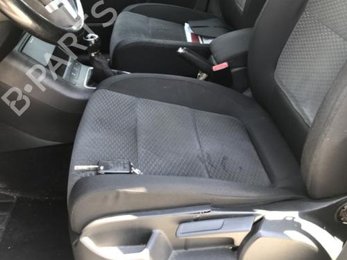 Left taillight VW GOLF PLUS V (5M1, 521) 2.0 TDI | BP29412210C34 