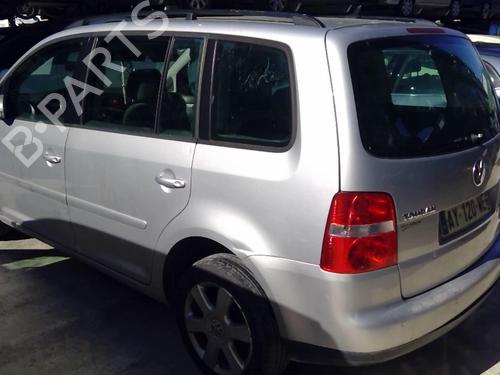 Right headlight VW TOURAN (1T1, 1T2) 2.0 TDI | BP25645377C29 