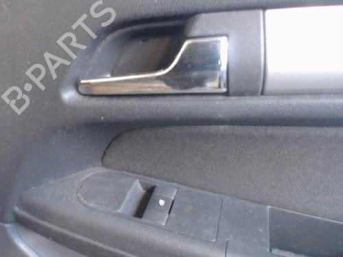 Used Right front door Right front door 25640132 25640132