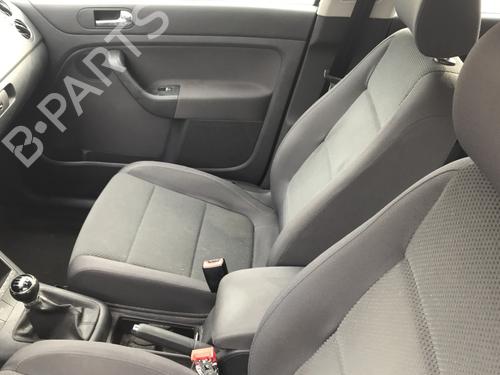 Left taillight VW GOLF PLUS V (5M1, 521) 1.9 TDI | BP27979075C34 - Image 28