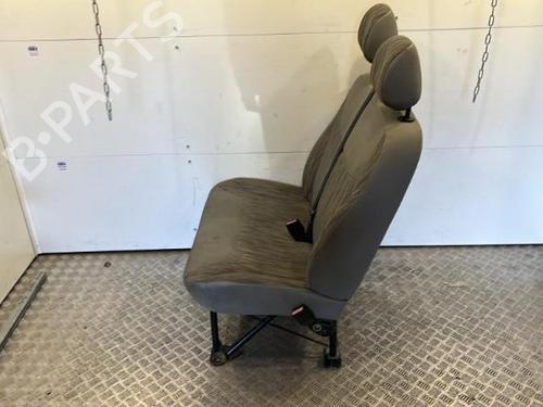 Used Right front seat NISSAN PRIMASTAR Van (X83) 2.0 dCi 115 (114 hp) 25658772