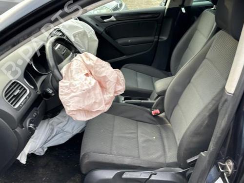 Used Armrest / Center console VW GOLF VI (5K1) 1.4 TSI (122 hp) 28158475
