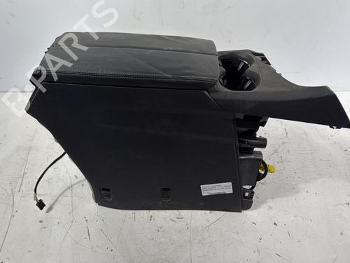 Armlehne für PEUGEOT 3008 II SUV (MC_, MR_, MJ_, M4_) 1.2 THP/ PureTech 130 (MRHNSM, MRHNSU, MRHNSJ, MRHNYW,... (131 hp) 30615715
