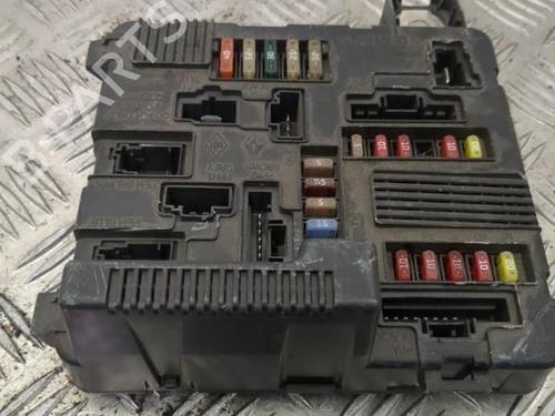 Used Fuse box Fuse box RENAULT SCÉNIC II (JM0/1_) 1.9 dCi (JM14) (131 hp) 25661175 25661175
