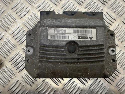 Engine control unit (ECU) RENAULT VEL SATIS (BJ0_) 2.0 16 V Turbo 8200644631