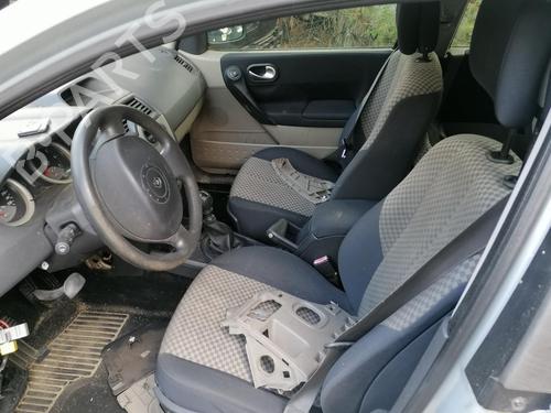 Fuse box RENAULT MEGANE II Estate (KM0/1_) 1.9 dCi (KMRG, KM1G, KM0G, KM2C) | BP25657620E1 