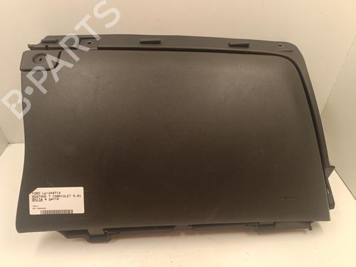 glove-box-ford-usa-mustang-convertible-2014-25657964 main image