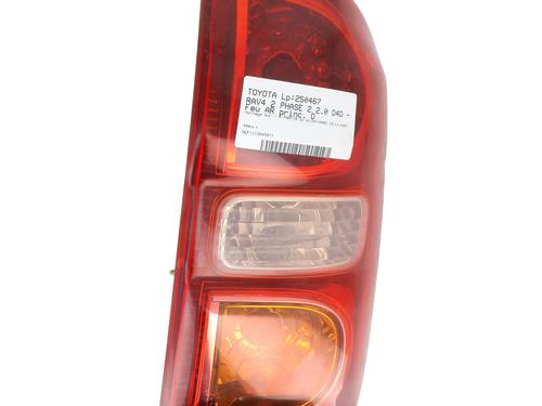 Używane Lampa tylna prawa TOYOTA RAV 4 II (_A2_) 2.0 D 4WD (CLA20_, CLA21_, CLA20R, CLA21R) (116 hp) 30462367