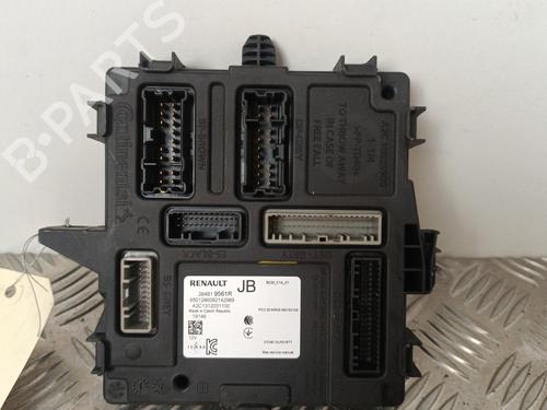 Caja reles / fusibles RENAULT CLIO V (B7_) 1.5 Blue dCi 85 (B7AG) (86 hp) 25654930