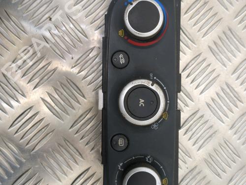 Used Climate control RENAULT MEGANE III Hatchback (BZ0/1_, B3_) 1.5 dCi (BZ09, BZ0D, BZ1W, BZ29, BZ14) (110 hp) 25659175