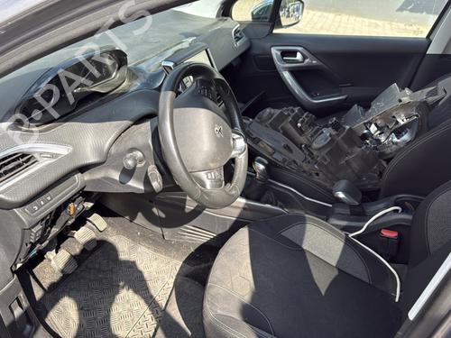 dashboard-peugeot-2008-i-cu_-2013-32088721 main image