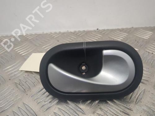 Høyre foran invendig håndtak RENAULT CLIO III (BR0/1, CR0/1) 1.5 dCi (C/BR0G, C/BR1G) (68 hp) 25655370