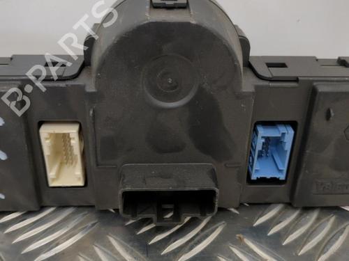 Used Climate control Climate control RENAULT SCÉNIC II (JM0/1_) 1.5 dCi (JM1E, JM16) (106 hp) 25657619 25657619