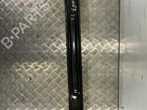 Used Front bumper reinforcement FIAT 500 (312_) 1.3 D Multijet (312AXB1A) (75 hp) 25659020