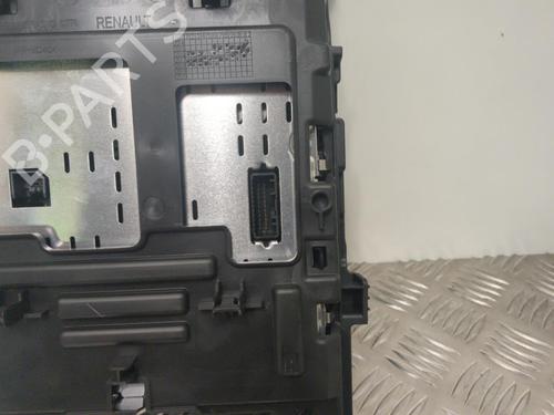 display-monitor-renault-megane-iv-hatchback-b9amn_-2015-25655919 main image