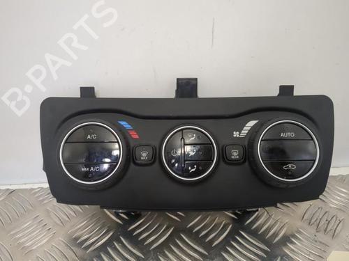 climate-control-fiat-tipo-hatchback-356_-357_-2016-25655546 main image