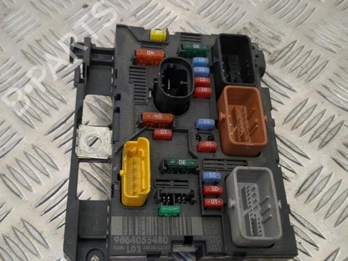 Used Fuse box Fuse box PEUGEOT 1007 (KM_) 1.4 HDi (68 hp) 25655751 25655751