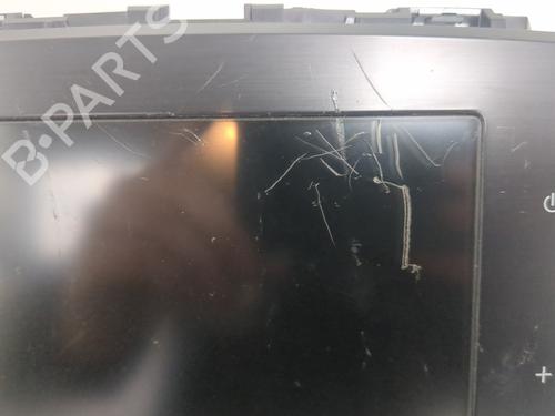 display-renault-megane-iv-hatchback-b9amn_-2015-25658101 main image