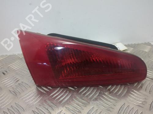 Feu de coffre gauche ALFA ROMEO 147 (937_) 1.6 16V T.SPARK (937.AXA1A, 937.AXB1A, 937.BXB1A) (120 hp) 25656816