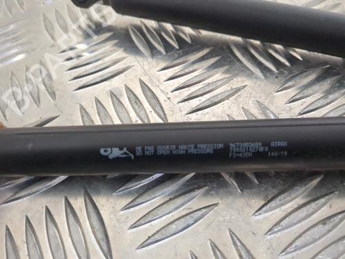 Tailgate lift support PEUGEOT 208 I (CA_, CC_) 1.2 VTI 82 | BP25658157C138