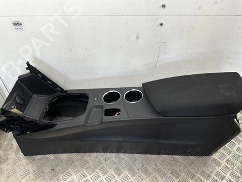 Used Armrest / Center console Armrest / Center console RENAULT MEGANE IV Hatchback (B9A/M/N_) 1.5 Blue dCi 115 (B9A6) (116 hp) 25658501 25658501