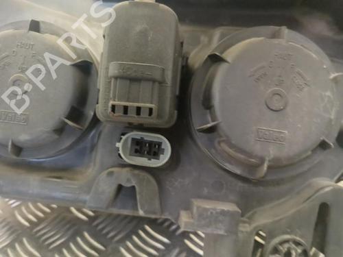 Używane Lampa przednia prawa RENAULT SCÉNIC I MPV (JA0/1_, FA0_) 1.6 (JA00, JA16, JA15, JA19, JA1V, JA2B, JA2C, JA0B,... (107 hp) 25658746