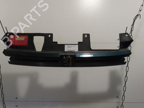 Used Grille PEUGEOT 306 Hatchback (7A, 7C, N3, N5) 1.4 (75 hp) 25657404