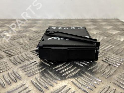 Used Fuse box OPEL MERIVA A MPV (X03) 1.6 16V (E75) (100 hp) 25657102