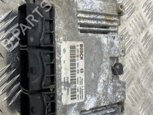 Used Engine control unit (ECU) RENAULT MASTER II Van (FD) 2.5 dCi (101 hp) 25658395
