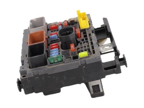 Used Fuse box Fuse box 25661181 25661181
