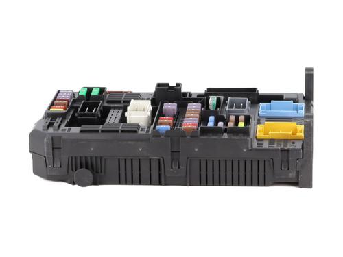 Used Fuse box Fuse box PEUGEOT 3008 II SUV (MC_, MR_, MJ_, M4_) 1.2 THP/ PureTech 130 (MRHNSM, MRHNSU, MRHNSJ, MRHNYW,... (131 hp) 28283338 28283338