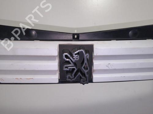 Used Grille PEUGEOT 205 II (20A/C) 1.7 Diesel (60 hp) 25657403