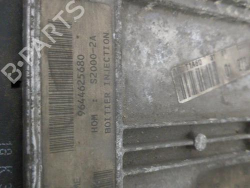 Calculateur moteur (ecu) PEUGEOT 206 Hatchback (2A/C) 1.4 i (75 hp) 25657597