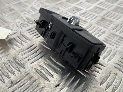 Used Headlight switch Headlight switch BMW 1 (F21) 114 i (102 hp) 25660144 25660144