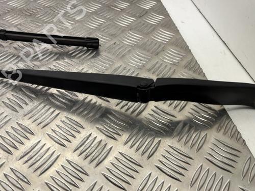 Used Front windshield wiper arm RENAULT MEGANE IV Hatchback (B9A/M/N_) 1.5 Blue dCi 115 (B9A6) (116 hp) 25660312