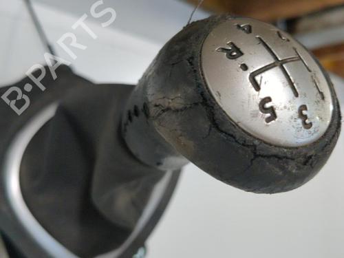 Used Gear lever RENAULT CLIO III (BR0/1, CR0/1) 1.5 dCi (BR17, CR17) (86 hp) 25657780