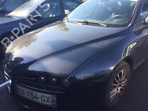 Used Left headlight ALFA ROMEO 159 Sportwagon (939_) 1.9 JTDM 16V (939BXC1B) (136 hp) 25671033