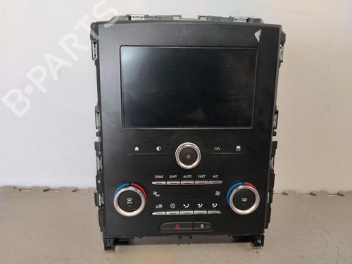 display-monitor-renault-megane-iv-hatchback-b9amn_-2015-38562773 main image