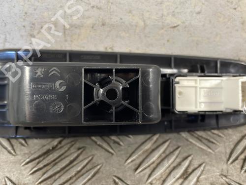 Used Right rear window switch Right rear window switch PEUGEOT 308 II (LB_, LP_, LW_, LH_, L3_) 2.0 BlueHDi 150 (150 hp) 25661974 25661974