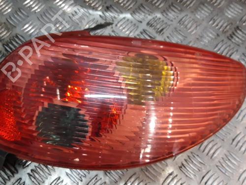 Højre baglygte PEUGEOT 206 Hatchback (2A/C) 1.4 i (75 hp) 25668749