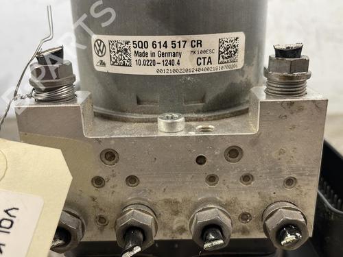 Used ABS pump VW GOLF VII (5G1, BQ1, BE1, BE2) 1.4 TSI MultiFuel (125 hp) 25670155