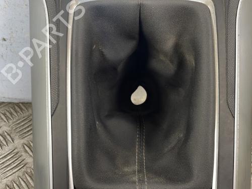 Middle console PEUGEOT 308 SW II (LC_, LJ_, LR_, LX_, L4_) 1.6 BlueHDi 120 | BP25669511I22 