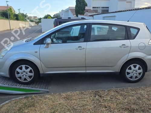 Brugte TOYOTA COROLLA Verso (ZER_, ZZE12_, R1_) 2.2 D-4D (AUR10_, AUR10R) 4819846